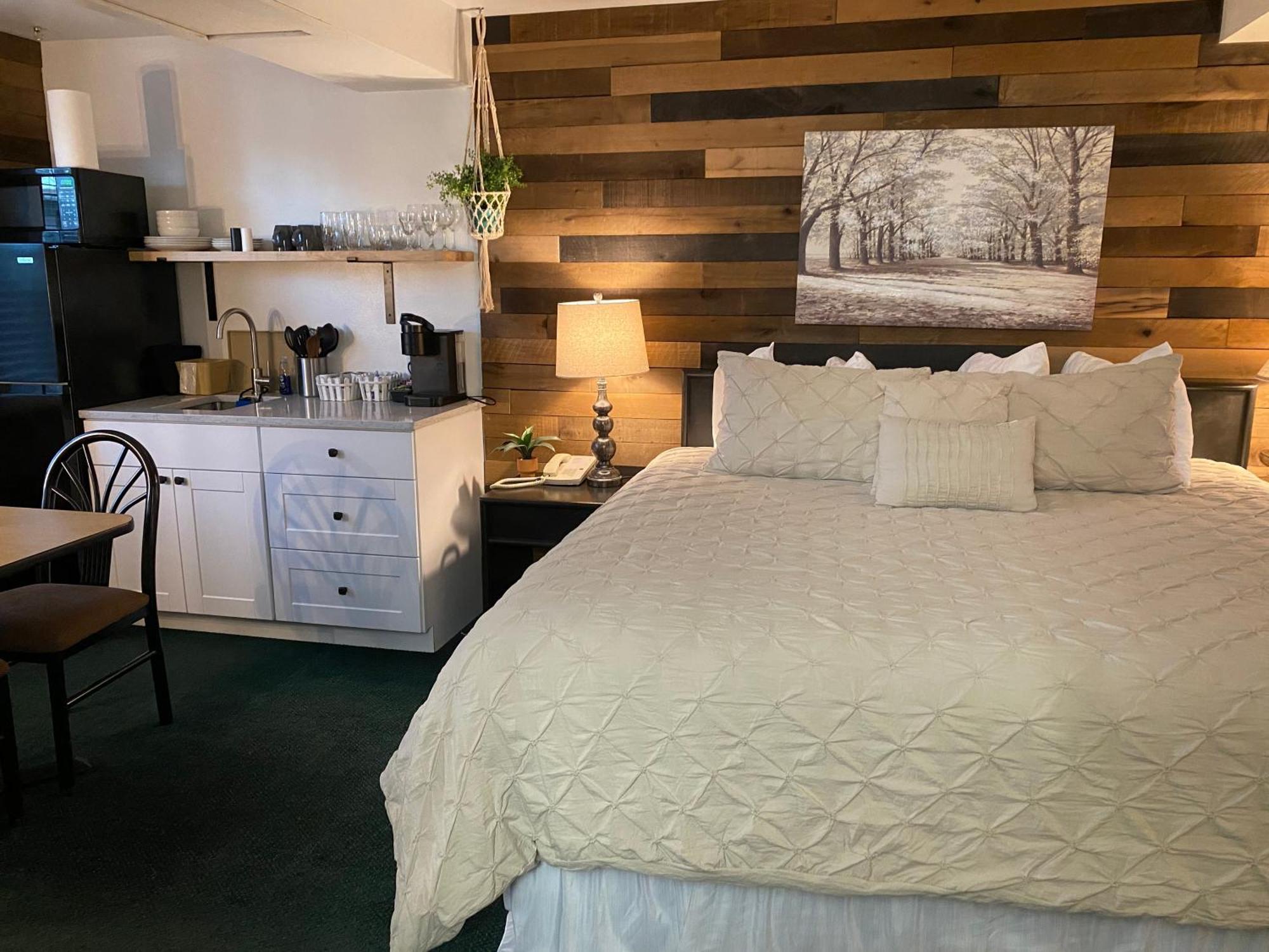 Moose Creek Lodge & Suites Cody Kamer foto